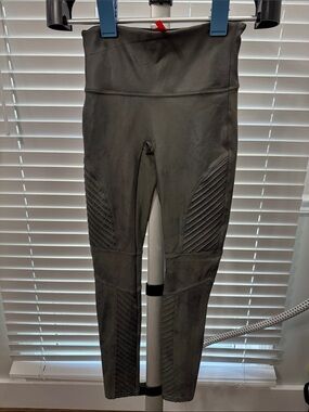 Spanx High-Waisted Textured Leggings in gray